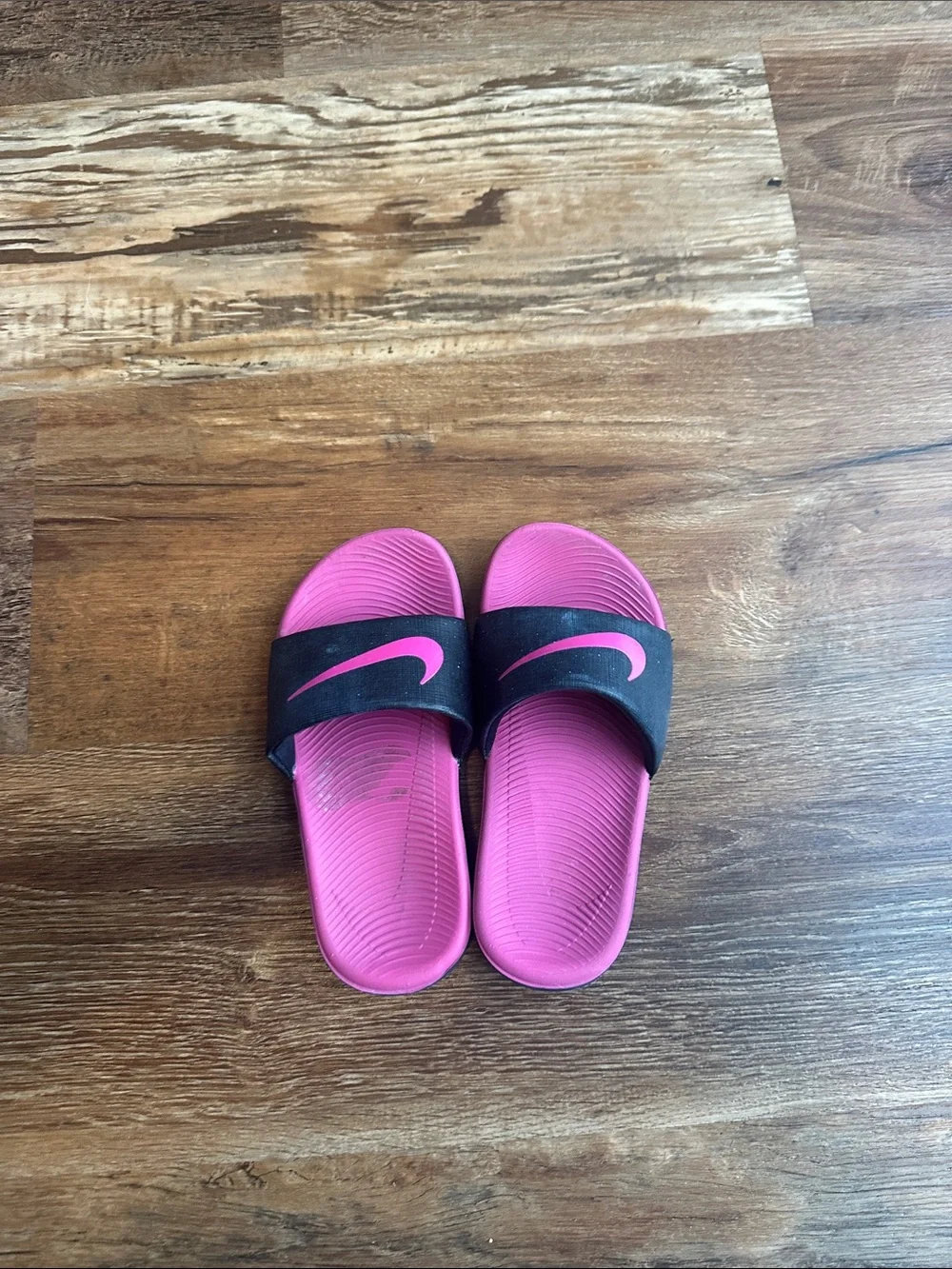 Nike Girls Black Strap Pink Footbed Slide Sandals